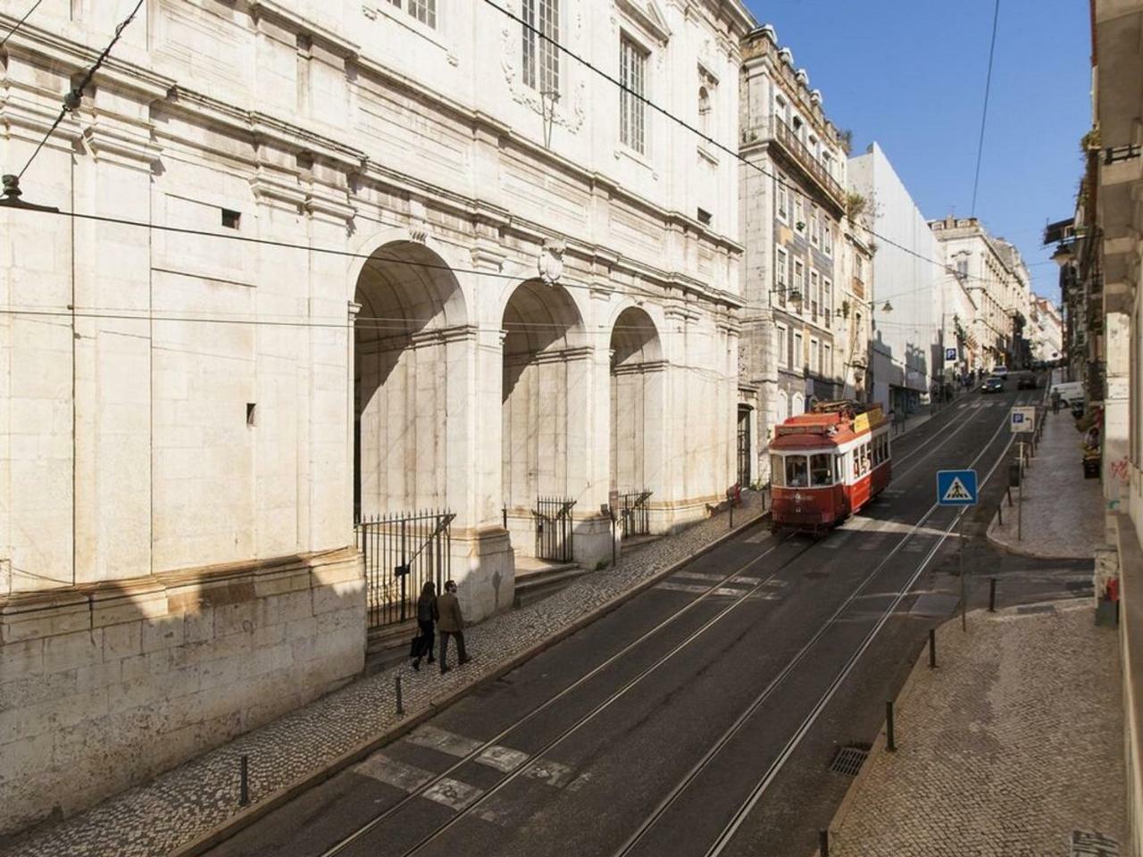 Апартаменты Chiado Premium By Homing Лиссабон Экстерьер фото